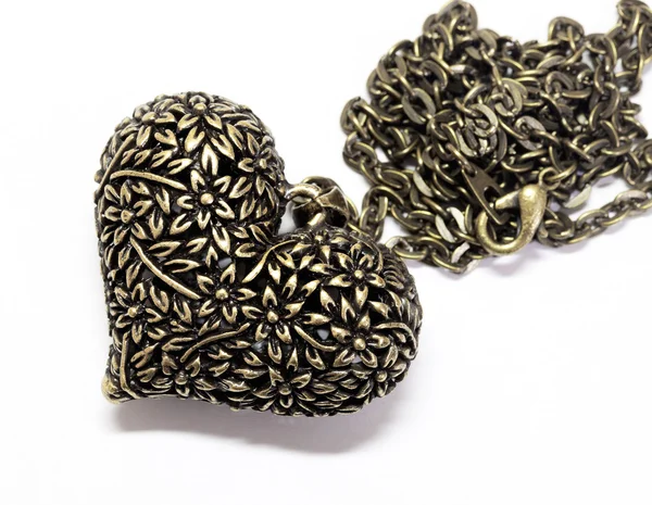 Upphängning i en hjärtformad, brons-färgade med en kedja — Stockfoto