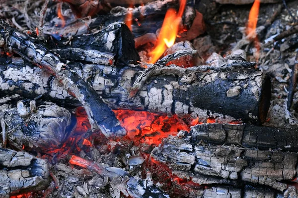 Oheň v krbu — Stock fotografie