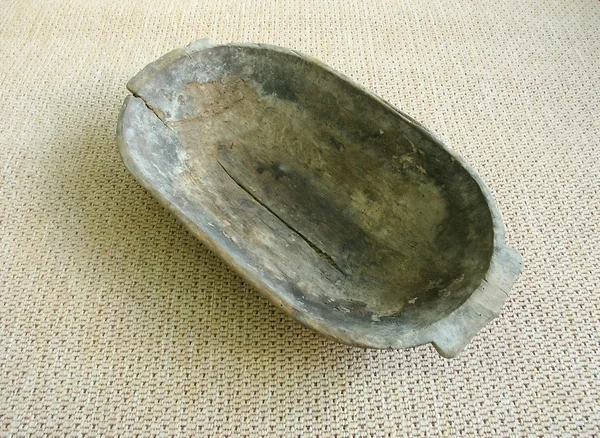 Старая деревянная чаша для месива — стоковое фото