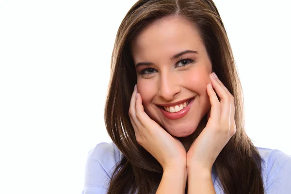 Portret van een gelukkige jonge brunette vrouw close-up — Stockfoto