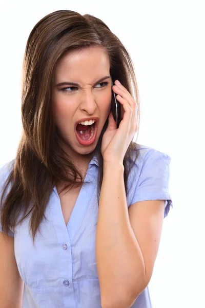Θυμωμένη γυναίκα μελαχρινή που πραγματοποιείτε μια κλήση — Φωτογραφία Αρχείου