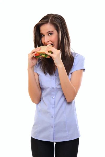 Mulher comendo sanduíche saudável — Fotografia de Stock