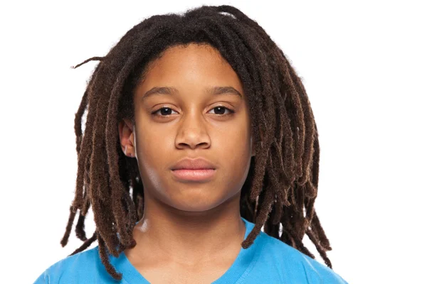 Nahaufnahme Porträt eines jungen Rasta-Jungen — Stockfoto