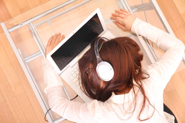 Spí na laptop — Stock fotografie