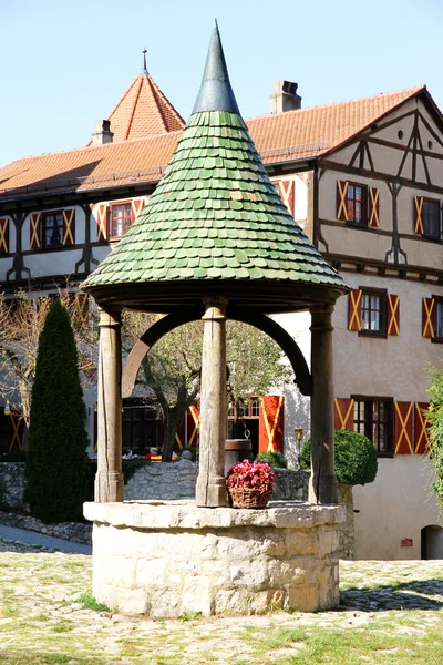 Fontanna w zamku harburg — Zdjęcie stockowe
