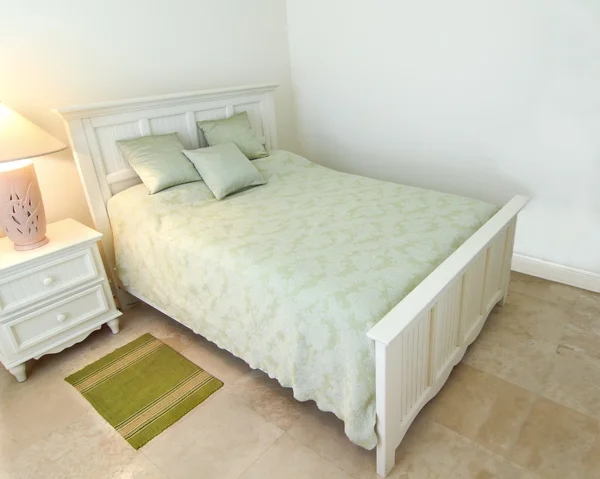 Mała sypialnia — Zdjęcie stockowe