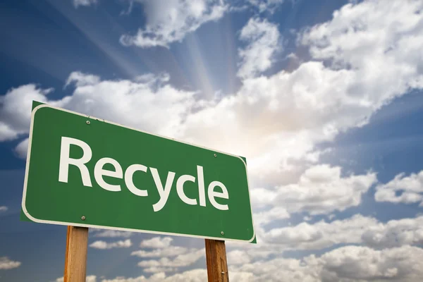 Recycle groene weg ondertekenen — Stockfoto
