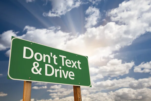 Ne pas envoyer de texte et conduire Green Road Sign — Photo