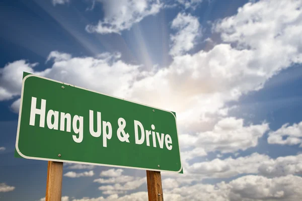 ハングアップし、ドライブ緑の道路標識 — ストック写真