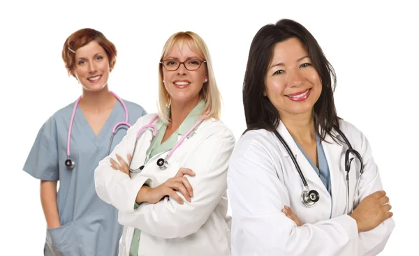 Tre medici o infermiere donne su bianco — Foto Stock