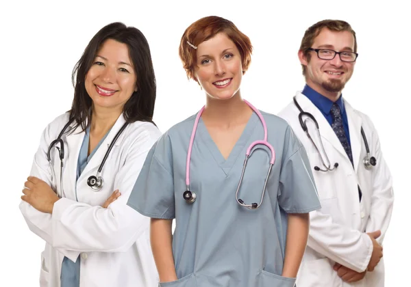 Groupe des médecins ou des infirmières sur fond blanc — Photo