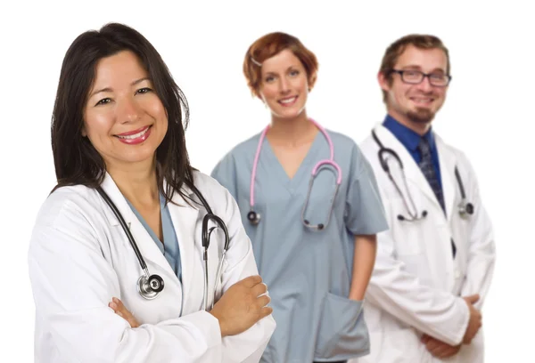 Skupina lékařů a sester na bílém pozadí — Stock fotografie