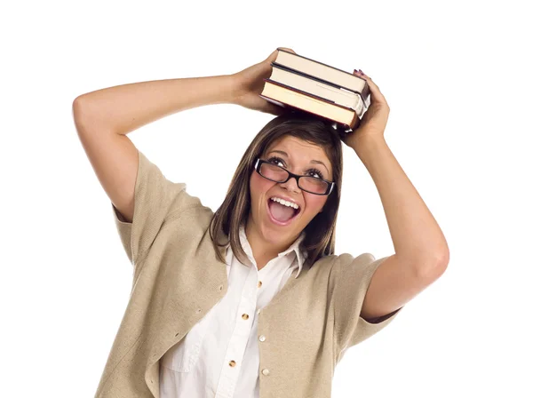 Etnikai diák a lány feje fölött fehér könyvek — Stock Fotó