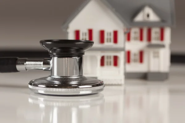 Stethoscope with Small Model Home — Stock Photo, Image