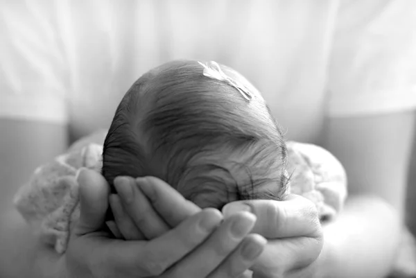 女の赤ちゃんと母親 — ストック写真