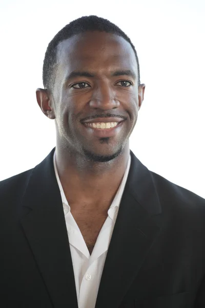 Headshot van een glimlachend zwarte man — Stockfoto