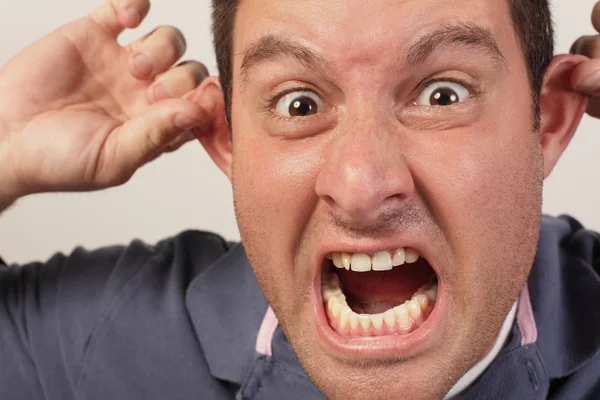 Homem gritando incomum — Fotografia de Stock