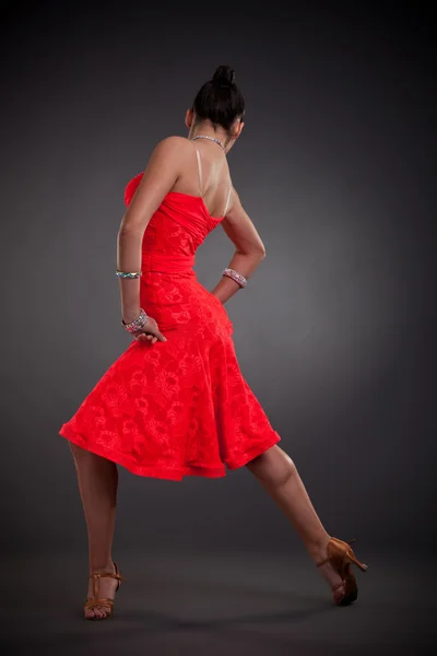 На спине сексуальной латиноамериканской танцовщицы — стоковое фото