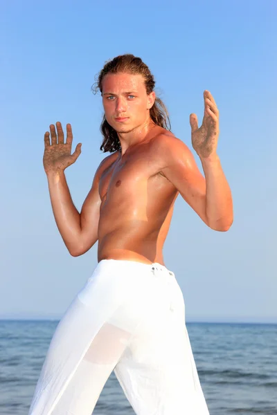 Χορεύτρια capoeira στην παραλία — Φωτογραφία Αρχείου