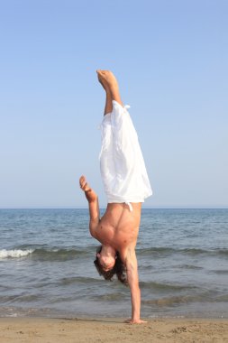 Sahilde Capoeira dansçı