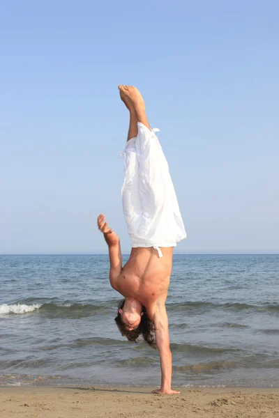 Capoeira dansare på stranden — Stockfoto