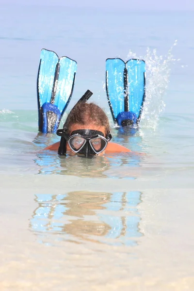 Potápěč s trubicí a masku pro přístrojové potápění — Stock fotografie
