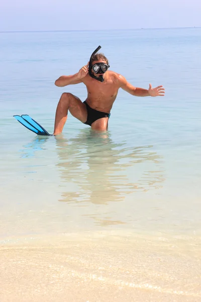 Mergulhador com tubo e máscara para um mergulho — Fotografia de Stock