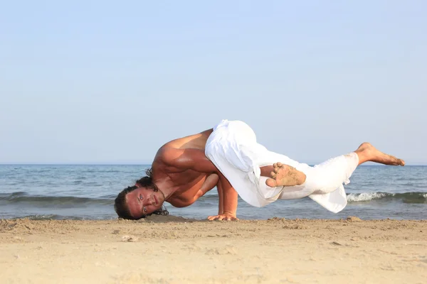 Sahilde Capoeira dansçı — Stok fotoğraf