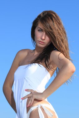 çekici kız sahilde