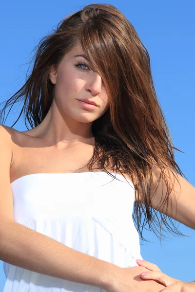 Chica atractiva en la playa —  Fotos de Stock
