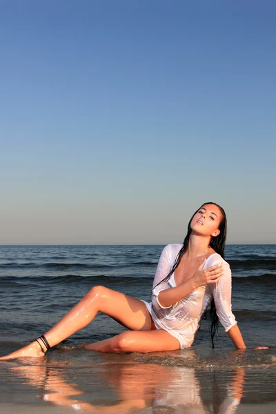 Szexi forró barna bikini modell — Stock Fotó