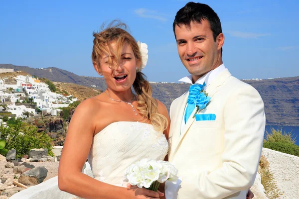 Bruid en bruidegom op santorini — Stockfoto