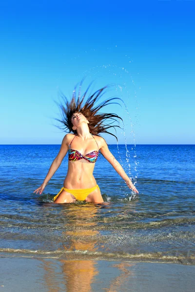 Sexy modelo de bikini divertirse — Foto de Stock
