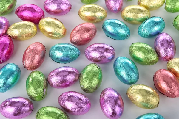 Colorefd Πασχαλινά αυγά πάνω από λευκό — Φωτογραφία Αρχείου