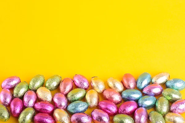 Ovos de Páscoa e mais de amarelo — Fotografia de Stock