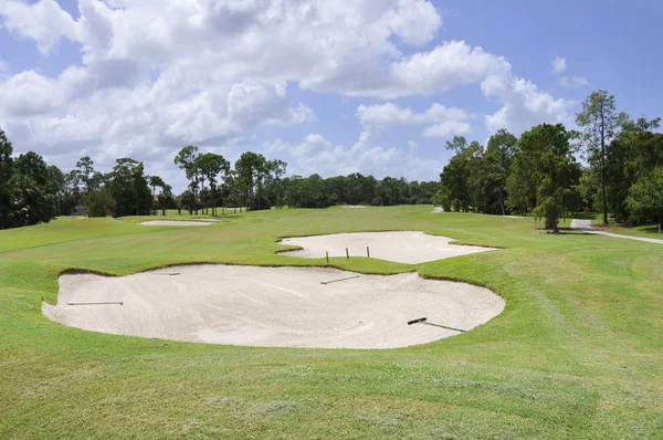 Armadilhas de areia em um campo de golfe da Flórida — Fotografia de Stock