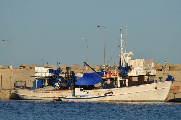 Barcos de pesca en el puerto —  Fotos de Stock