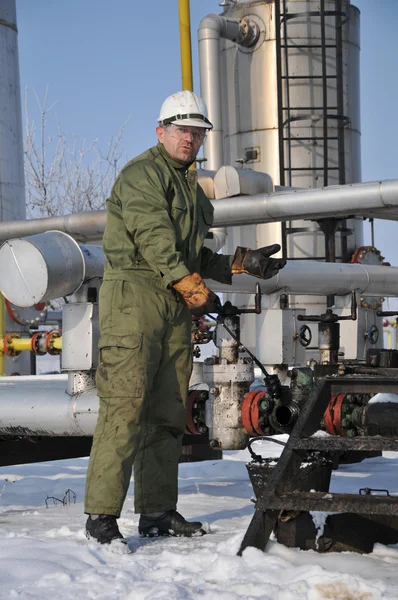 Operator in the oil and gas collection — Stock Photo, Image