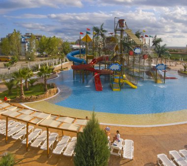 çocuklar için küçük aqua park sığ havuz yerleştirilen