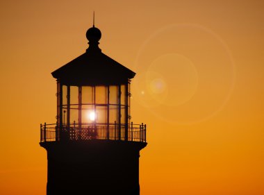 Washington sahilindeki North Head Deniz Feneri Gün batımında