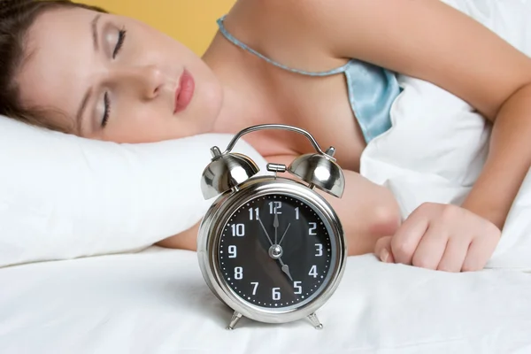 Reloj despertador cama — Foto de Stock