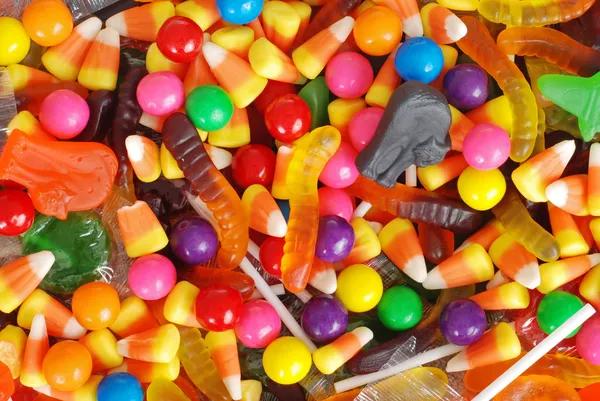 Смешанный Хэллоуин конфеты фон — стоковое фото