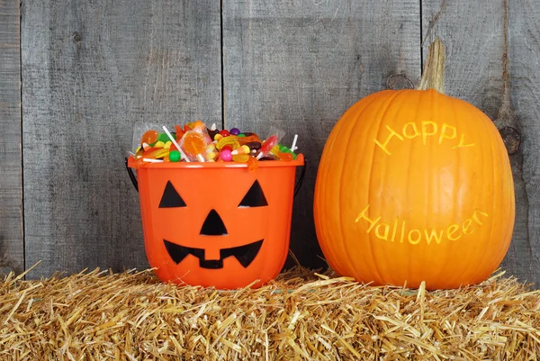 Feliz abóbora halloween e doces — Fotografia de Stock