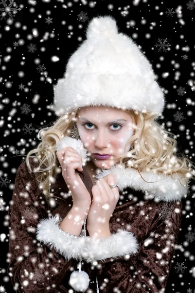 Sexig kvinna med snö — Stockfoto