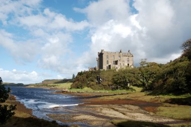 Dunvegan Castle and harbour clipart