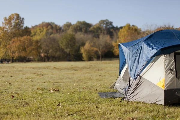 Zelten im Herbst — Stockfoto