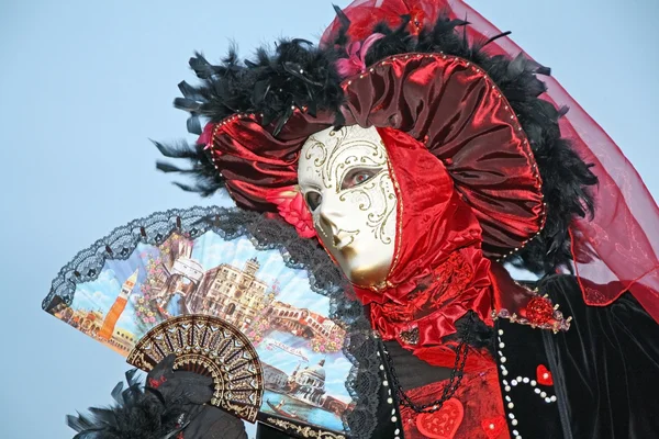 Maskierte Person in Venedig — Stockfoto