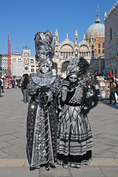 Gemaskerde personen in Venetië — Stockfoto