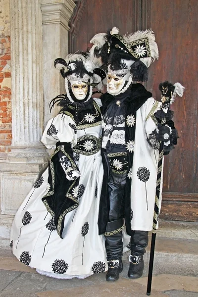 Μασκοφόροι πρόσωπα στη Βενετία — Φωτογραφία Αρχείου