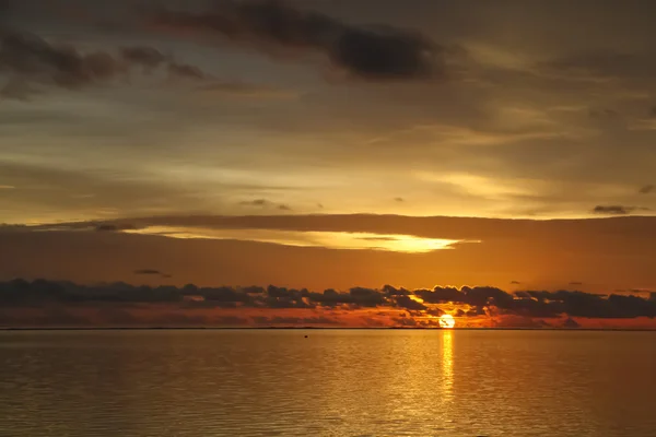 Sunset at tropical island — Stock Photo, Image